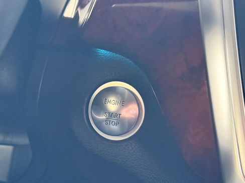 Used 2014 Mercedes-Benz GL 550 4MATIC image 30