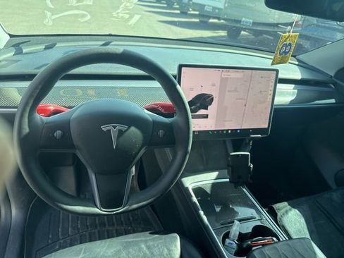 Used 2022 Tesla Model Y Performance image 8