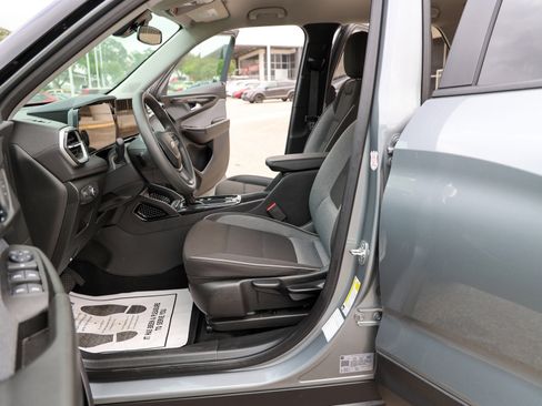Used 2025 Chevrolet TrailBlazer LT AWD/4WD image 28