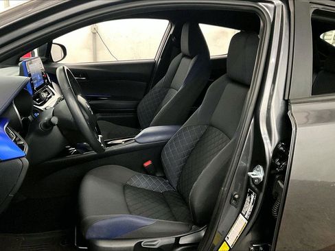 Used 2022 Toyota C-HR XLE image 24