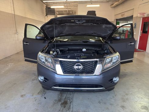 Used 2013 Nissan Pathfinder SL w/ Trailer Tow Pkg AWD/4WD image 10