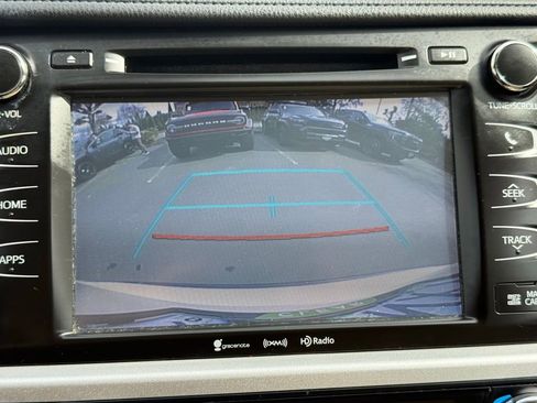 Used 2018 Toyota Highlander XLE image 29