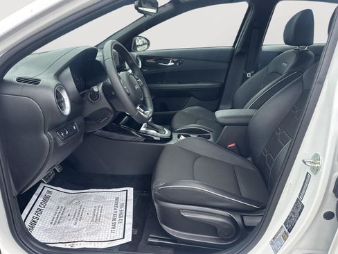 Used 2024 Kia Forte GT-Line w/ GT-Line Premium Package FWD image 7