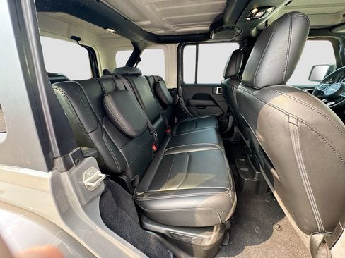 Used 2023 Jeep Wrangler Unlimited Sahara w/ Cold Weather Group AWD/4WD image 31