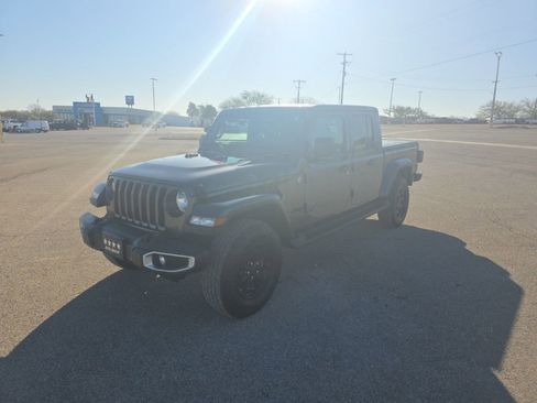 Used 2021 Jeep Gladiator Sport image 7