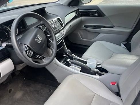 Used 2017 Honda Accord LX image 10