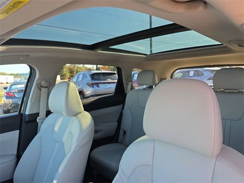 Certified 2024 Kia Sorento S w/ Panoramic Sunroof Package image 24