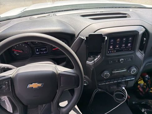 Used 2025 Chevrolet Silverado 1500 Custom image 13