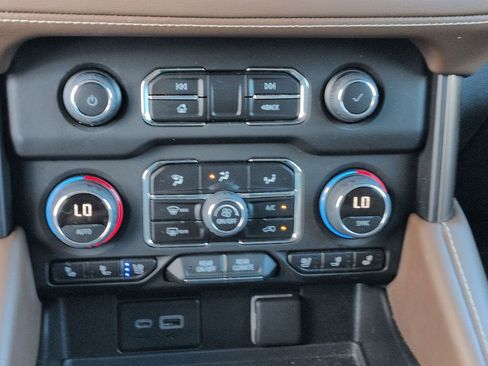 Used 2023 Chevrolet Tahoe High Country AWD/4WD image 18