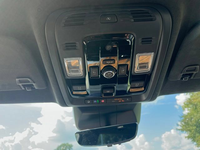 Certified 2025 Cadillac Escalade ESV Sport Platinum w/ LPO, Floor Liner Package AWD/4WD image 39