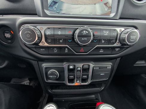 Used 2020 Jeep Gladiator Overland image 22