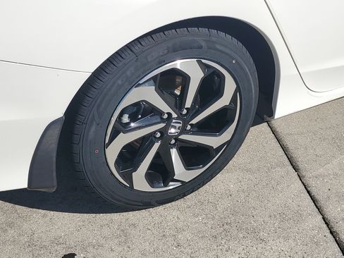 Used 2017 Honda Accord EX-L image 8