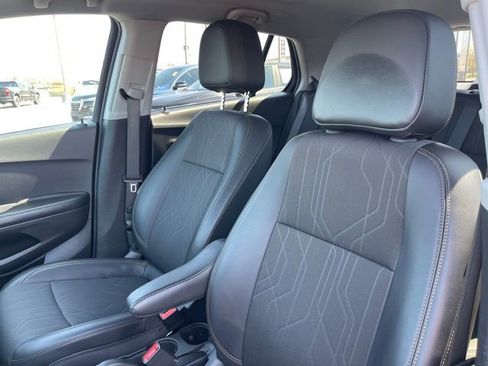 Used 2022 Chevrolet Trax LT w/ Midnight Edition AWD/4WD image 18