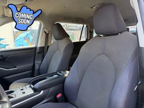 Used 2023 Toyota Highlander XLE FWD image 13