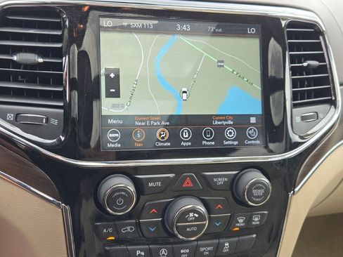 Used 2020 Jeep Grand Cherokee Overland AWD/4WD image 26