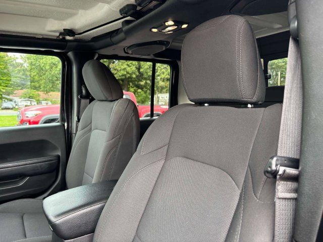 Used 2023 Jeep Gladiator Sport AWD/4WD image 6