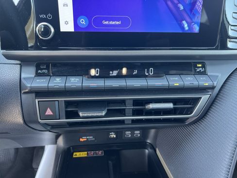 Used 2025 Toyota Camry SE FWD image 24