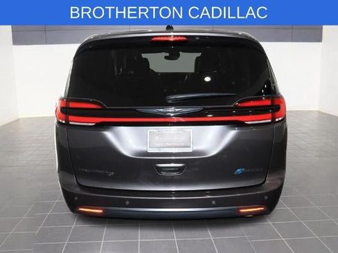 Used 2023 Chrysler Pacifica Limited w/ S Appearance Package FWD image 4