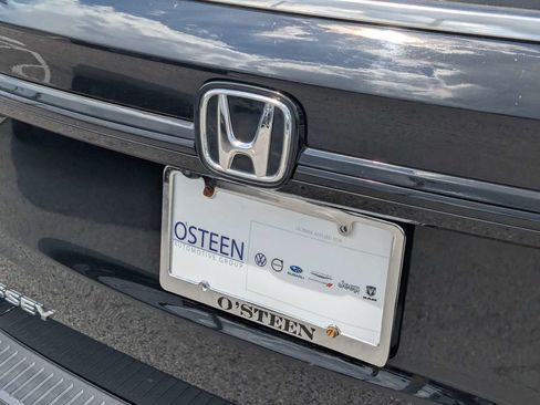 Used 2025 Honda Odyssey EX-L image 16
