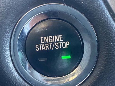Used 2019 Chevrolet Trax LT w/ LT Convenience Package FWD image 7