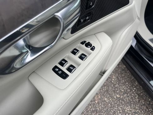Used 2024 Volvo S90 T8 Ultimate image 13