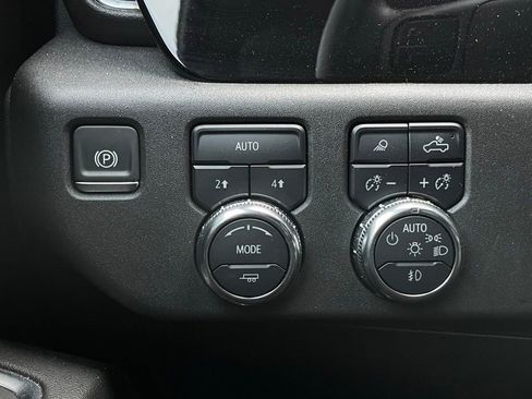 Used 2025 GMC Sierra 1500 SLT image 14