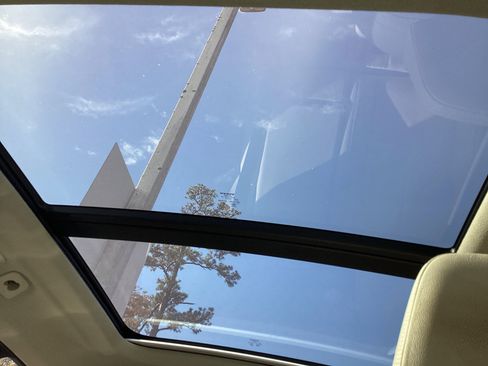 Certified 2023 Volvo XC40 B4 Plus w/ Protection Package Premier image 28