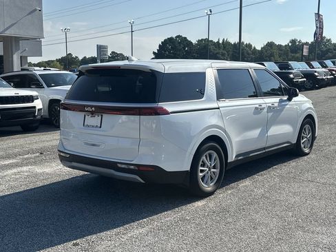 Used 2024 Kia Carnival LX FWD image 3