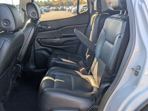 Used 2019 GMC Acadia SLT image 34