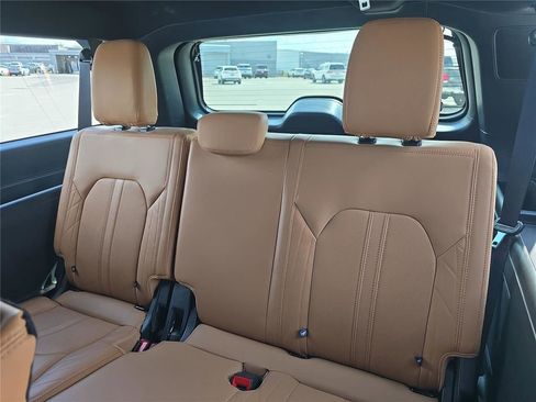 Used 2023 Ford Expedition Max Platinum image 14