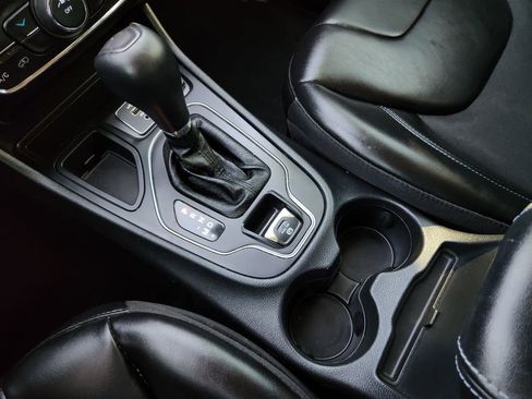 Used 2020 Jeep Cherokee Latitude Plus FWD image 21