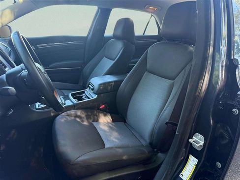 Used 2019 Chrysler 300 Touring w/ Sport Appearance Package RWD image 10