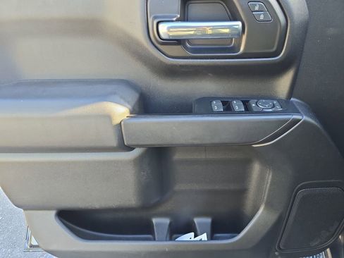 Used 2019 Chevrolet Silverado 1500 Custom w/ Custom Value Package image 14