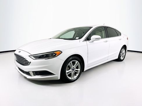 Used 2018 Ford Fusion SE image 3