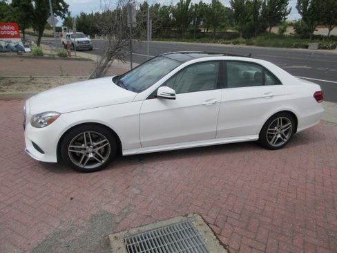 Used 2014 Mercedes-Benz E 550 4MATIC Sedan image 5