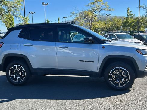 Used 2024 Jeep Compass Trailhawk AWD/4WD image 4
