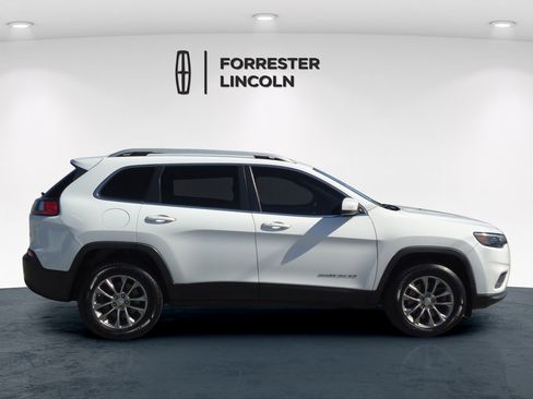 Used 2020 Jeep Cherokee Latitude Plus w/ Cold Weather Group AWD/4WD image 2