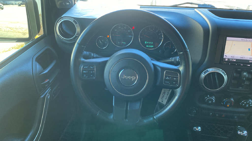 Used 2018 Jeep Wrangler Unlimited Sahara w/ Connectivity Group AWD/4WD image 23