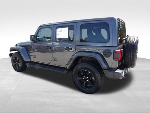 Used 2022 Jeep Wrangler Unlimited Sahara AWD/4WD image 6