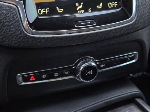 Used 2020 Volvo XC90 T6 Momentum image 25