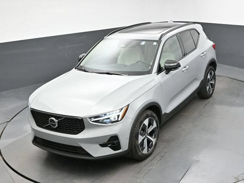Used 2026 Volvo XC40 B5 Plus AWD/4WD image 44