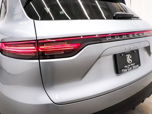 Used 2021 Porsche Cayenne w/ Premium Package image 53