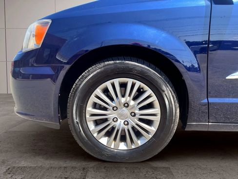 Used 2015 Chrysler Town & Country Touring-L w/ Driver Convenience Group FWD image 21