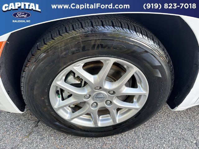 Used 2025 Chrysler Pacifica Select FWD image 13