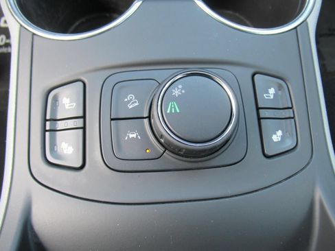 Used 2024 GMC Terrain SLE w/ Driver Convenience Package FWD image 25