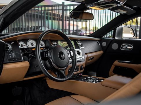 Used 2017 Rolls-Royce Wraith image 28