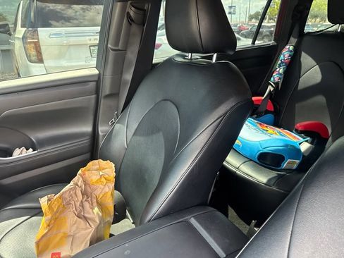 Used 2021 Toyota Highlander XSE FWD image 17