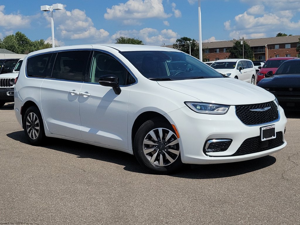 Used 2024 Chrysler Pacifica Limited FWD image 34