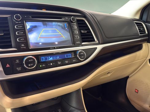 Used 2014 Toyota Highlander Limited AWD/4WD image 33