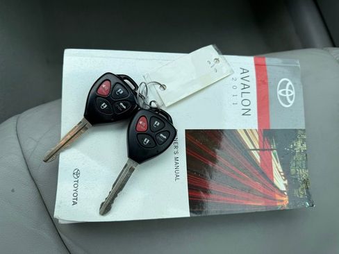 Used 2011 Toyota Avalon image 27